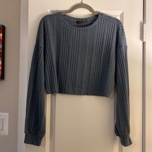 Cropped blue long sleeved